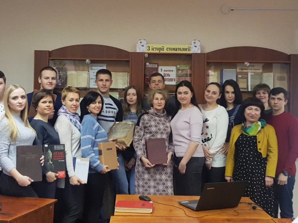 Зустріч зі студентами 5 курсу стоматологічного факультету “Сторінки академічної біографії у книжкових виданнях”