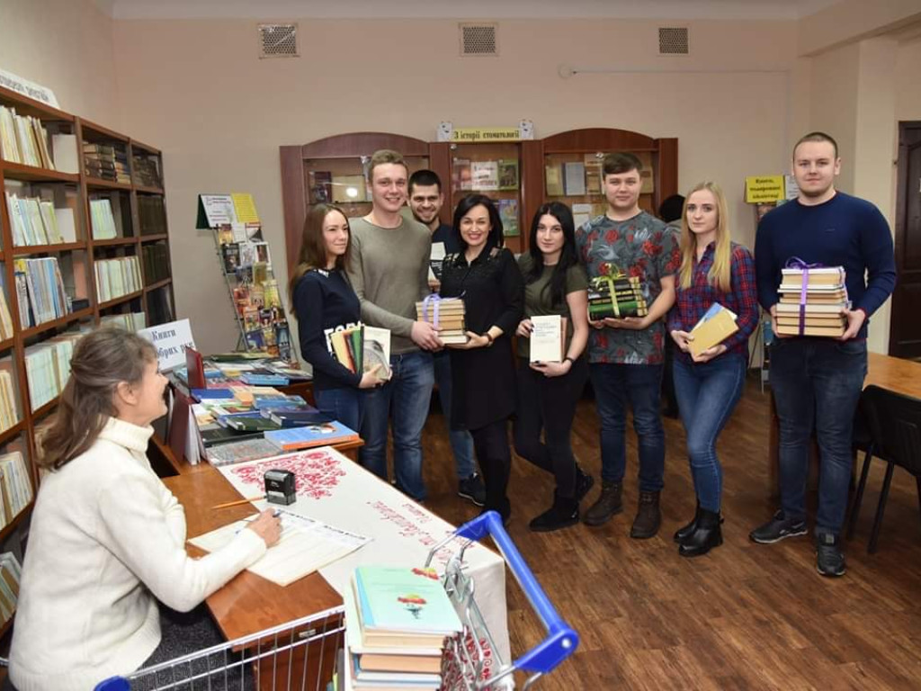 “Подаруй книгу бібліотеці”