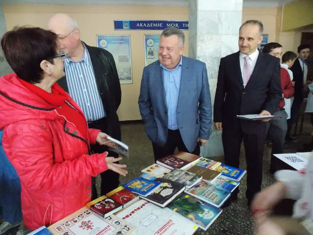 Участь кафедри у книжково–ілюстративній виставці “ Сторінками нових книг” до всеукраїнського дня бібліотек