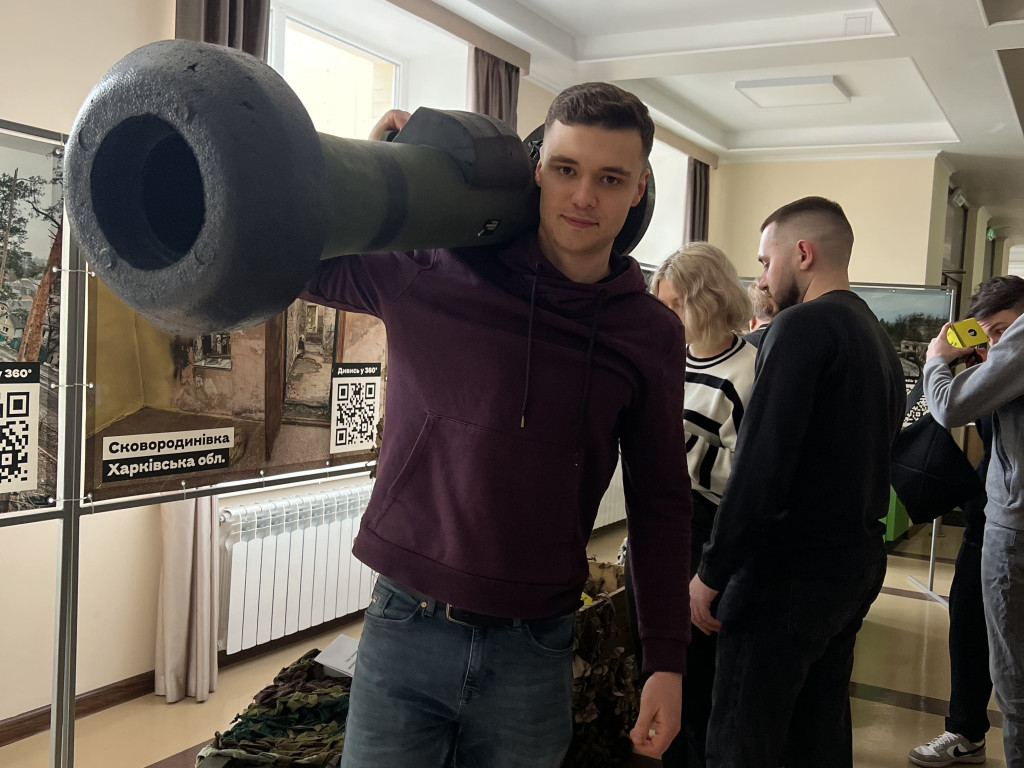 «Війна впритул»/ The war is close