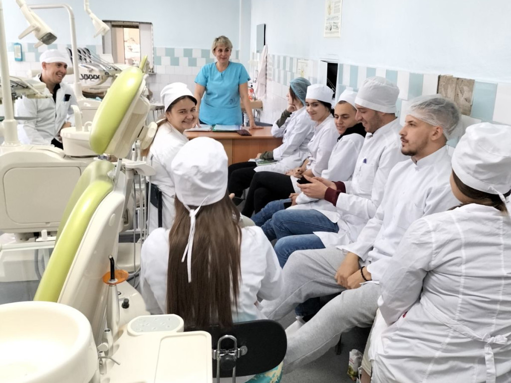 Обговорення підвищення рейтингу Університету зі студентами групи 7Н 5 курсу асистентом Мошель Т.М.