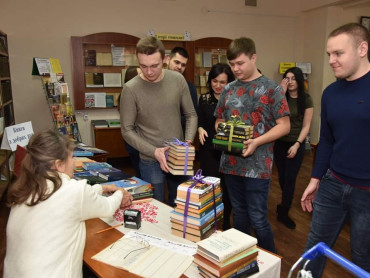 “Подаруй книгу бібліотеці”